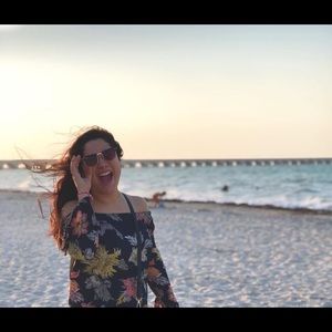 Small Over The Shoulder Long Sleeve